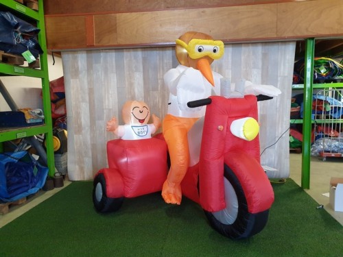 Indoor Ooievaar op Scooter 2,3m